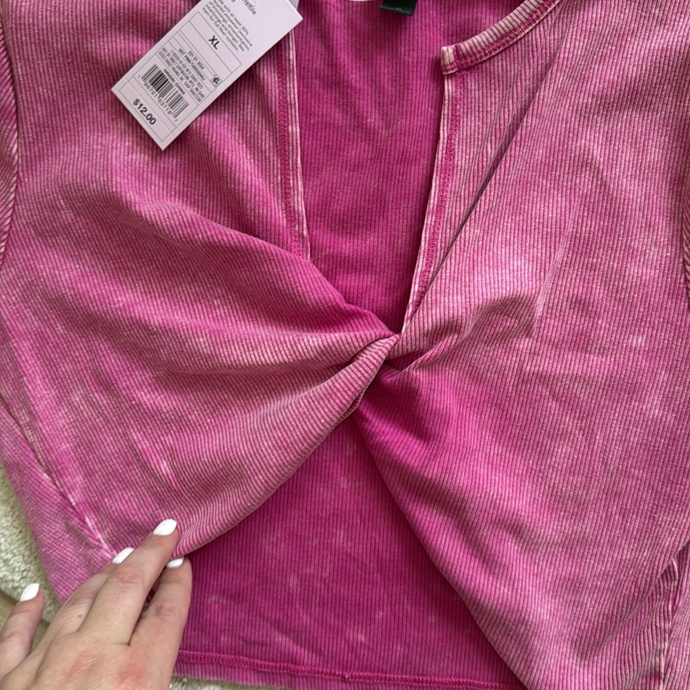 NEW- Wild Fable Short Sleeve V-Neck Twist Front Pink Top - Picture 8 of 10